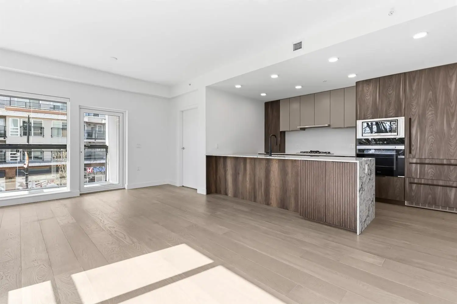 206 3590 W 39TH AVENUE, Vancouver BC V6N 3A5
