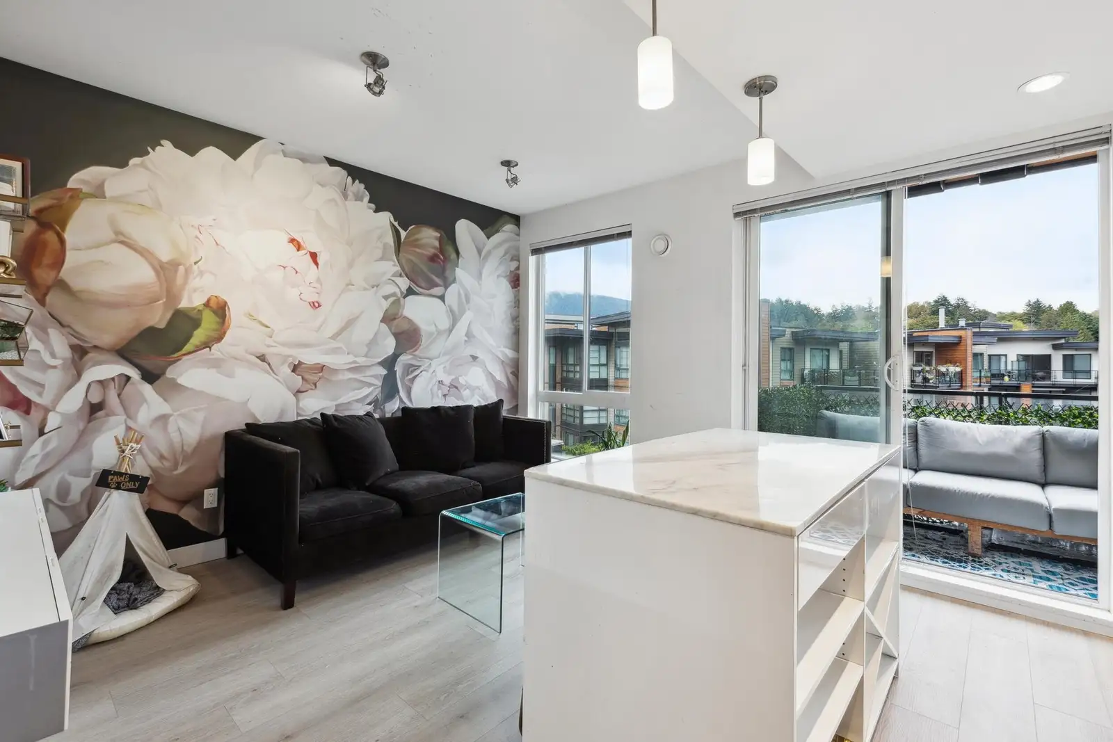 513 733 W 3RD STREET, North Vancouver BC V7M 0C8