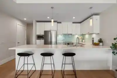 206 1591 BOWSER AVENUE, North Vancouver BC V7P 2Y4