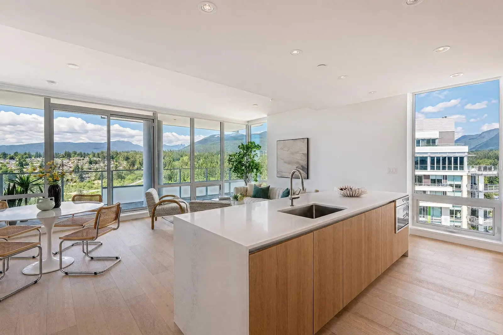 2801 1500 FERN STREET, North Vancouver BC V7J 0E6