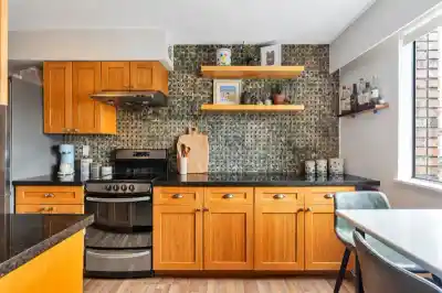 207 2080 MAPLE STREET, Vancouver BC V6J 4P9