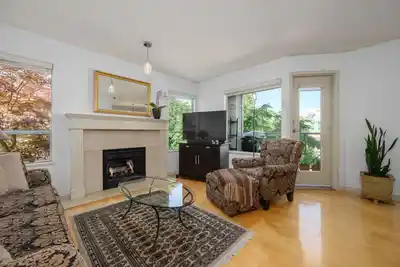 212 910 W 8TH AVENUE, Vancouver BC V5Z 1E5