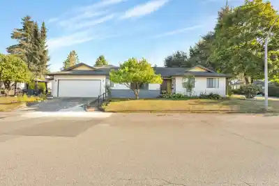 20050 50A AVENUE, Langley BC V3A 7H9