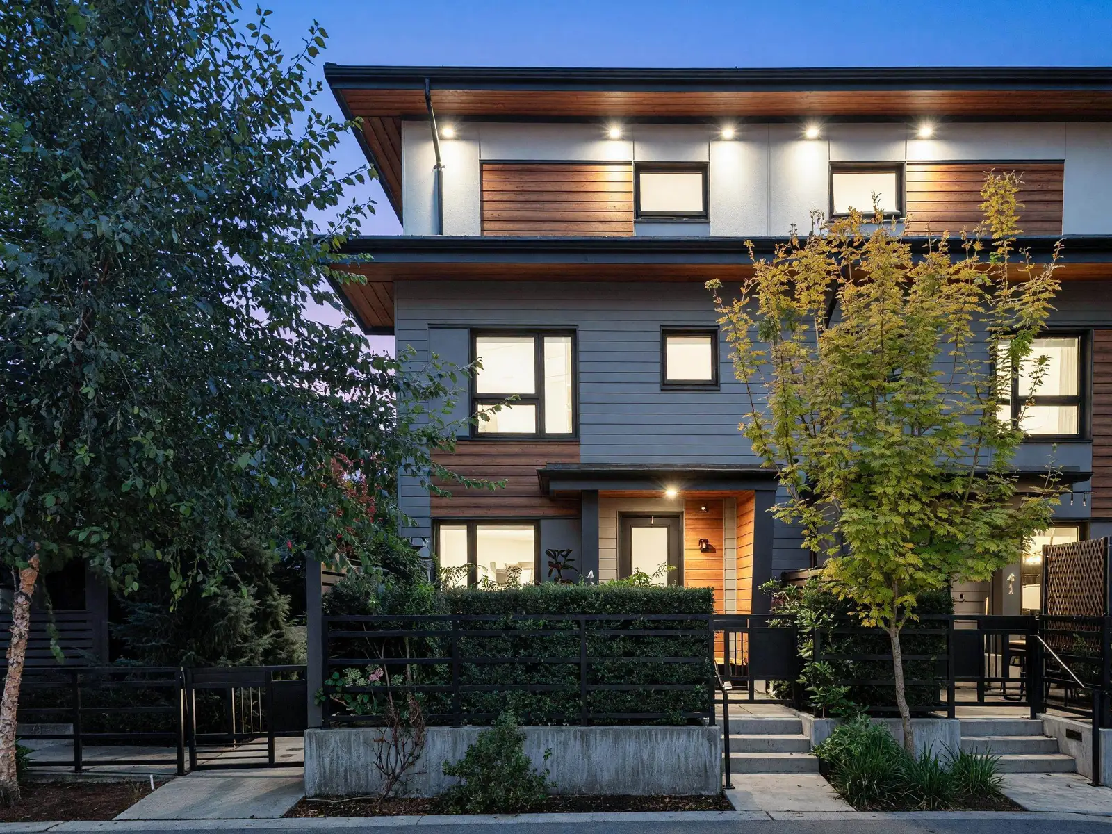 42 528 E 2ND STREET, North Vancouver BC V7L 0G8