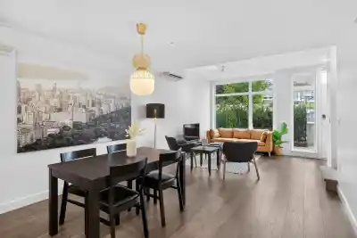 561 W 29TH AVENUE, Vancouver BC V5Z 2H8