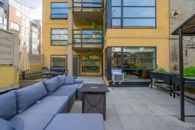 204 124 W 3RD STREET, North Vancouver BC V7M 1E8