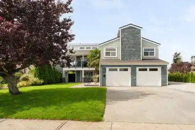 1253 BEACH GROVE ROAD, Delta BC V4L 1N5