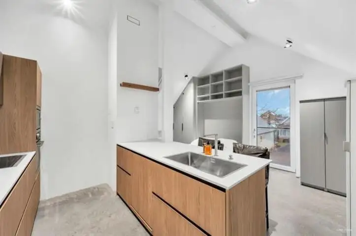 3 829 KEEFER STREET, Vancouver BC V6A 1Y8