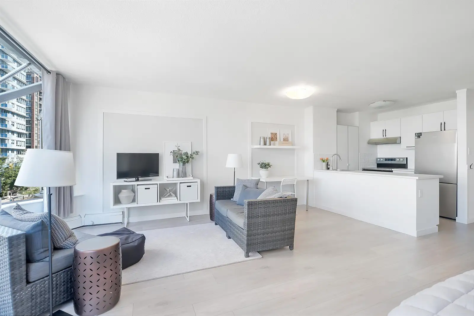 611 1330 BURRARD STREET, Vancouver BC V6Z 2B8