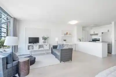 611 1330 BURRARD STREET, Vancouver BC V6Z 2B8