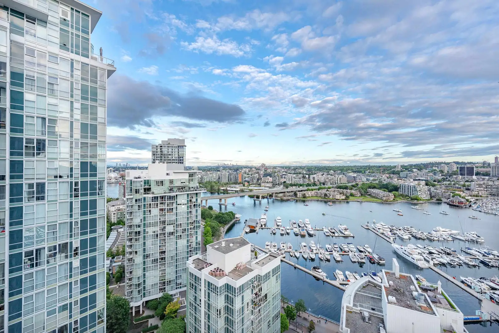 2906 198 AQUARIUS MEWS, Vancouver BC V6Z 2Y4
