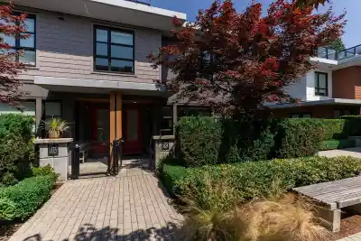 204 1055 RIDGEWOOD DRIVE, North Vancouver BC V7R 0A5