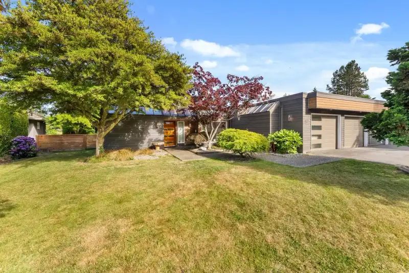 894 EDEN CRESCENT, Delta