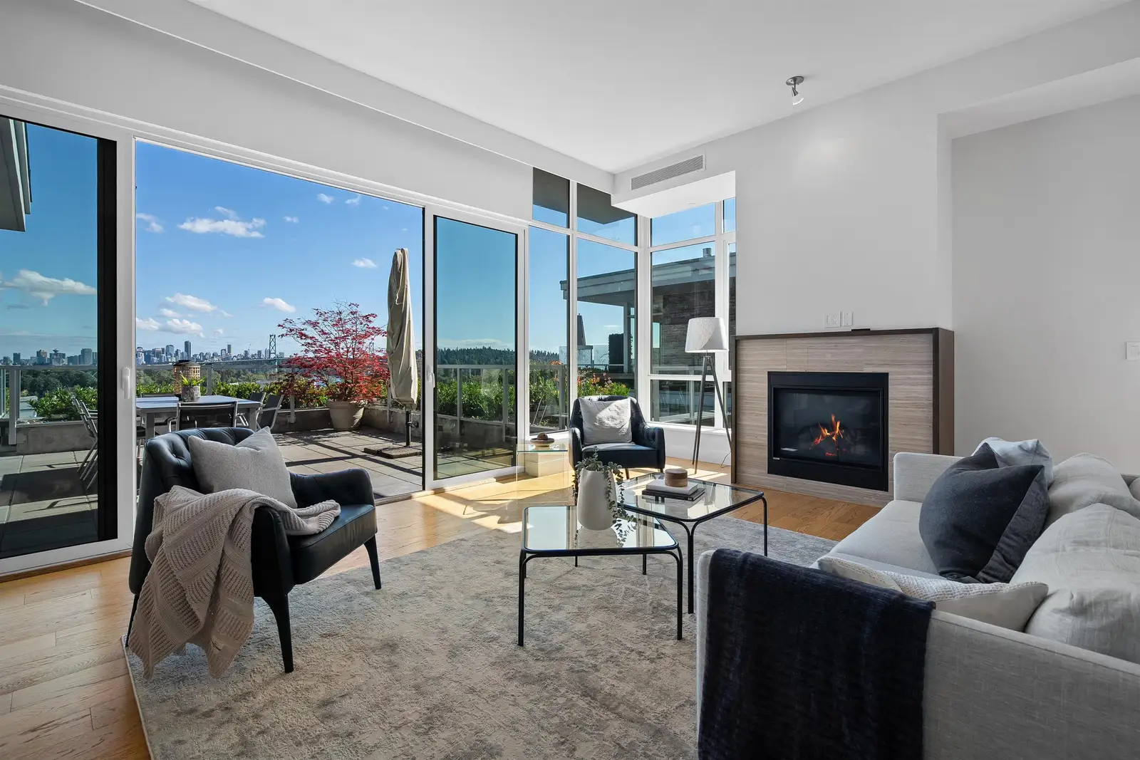 702 876 KEITH ROAD, West Vancouver BC V7T 1M3