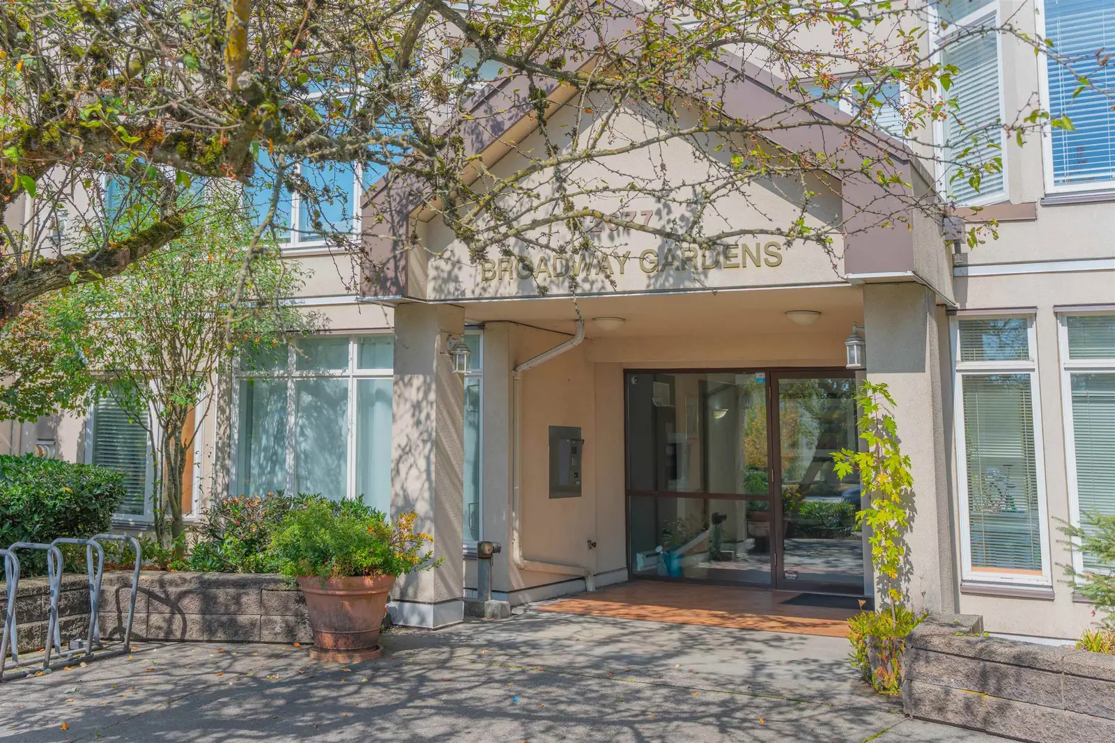 309 2677 E BROADWAY, Vancouver BC V5M 1Y6