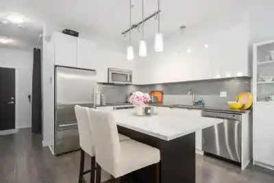 417 2665 MOUNTAIN HIGHWAY, North Vancouver BC V7J 0A8