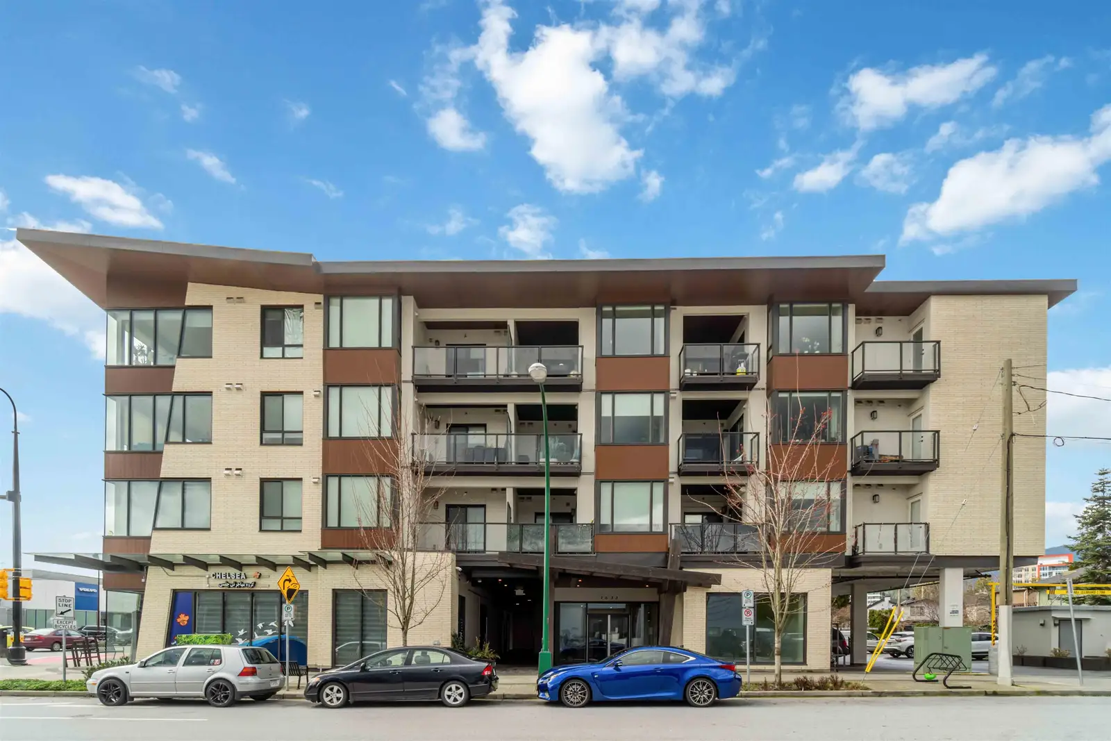 409 1633 TATLOW AVENUE, North Vancouver BC V7P 2Z8