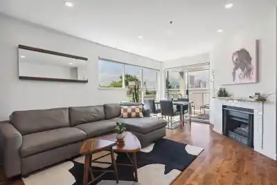 105 953 W 8TH AVENUE, Vancouver BC V5Z 1E4