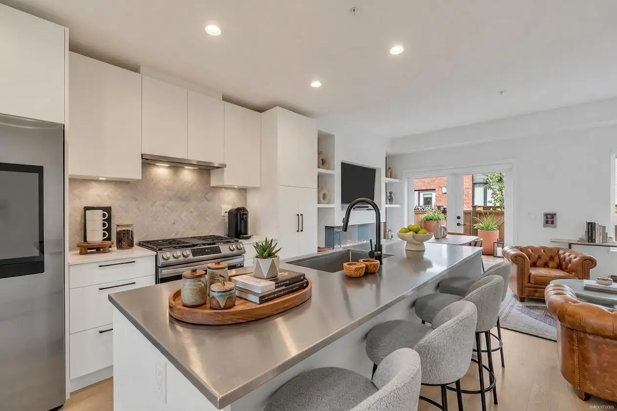 137 535 E 2ND STREET, North Vancouver BC V7L 1E1