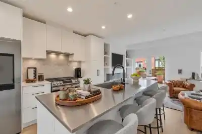 137 535 E 2ND STREET, North Vancouver BC V7L 1E1