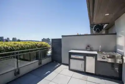 300 2432 HAYWOOD AVENUE, West Vancouver BC V7V 1Y1