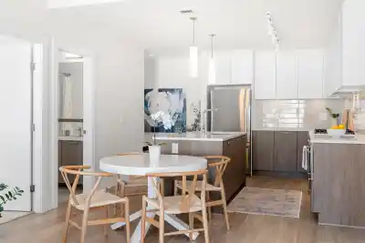 205 615 E 3RD STREET, North Vancouver BC V7L 0G3