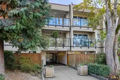 211 1440 E BROADWAY, Vancouver BC V5N 5P2