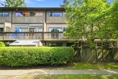 1071 LILLOOET ROAD, North Vancouver BC V7J 3H7