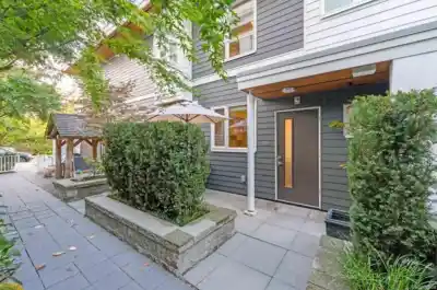 4066 YUKON STREET, Vancouver BC V5Y 0L4