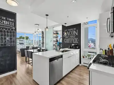 1902 1775 QUEBEC STREET, Vancouver BC V5T 0E3