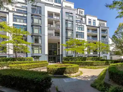 102 2528 E BROADWAY, Vancouver BC V5M 4V2