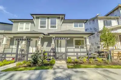 7686 196 STREET, Langley BC V2Y 3V4