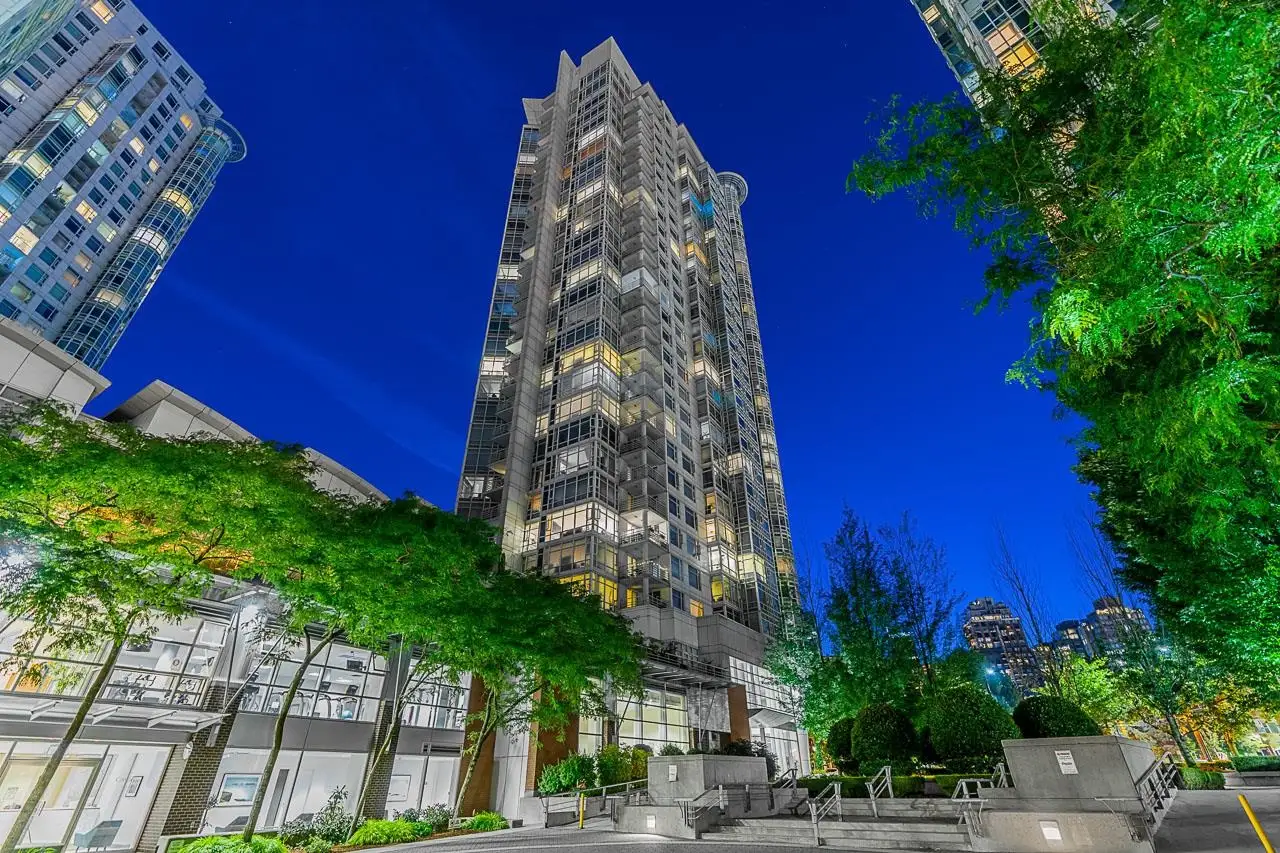 2207 198 AQUARIUS MEWS, Vancouver BC V6Z 2Y4