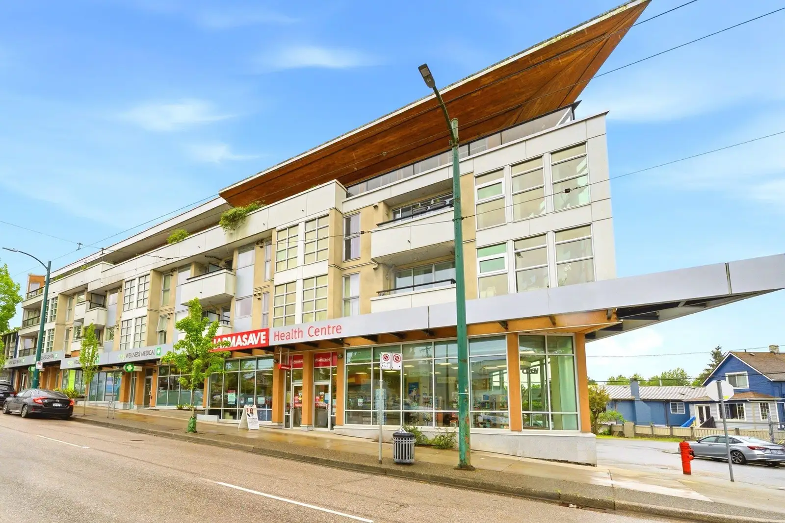 201 4338 COMMERCIAL STREET, Vancouver BC V5N 4G6
