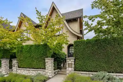 989 W 38TH AVENUE, Vancouver BC V5Z 2L7