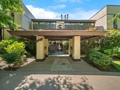 210 141 W 13TH STREET, North Vancouver BC V7M 1N5