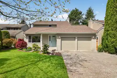 7159 YORK CRESCENT, Delta BC V4E 2W8