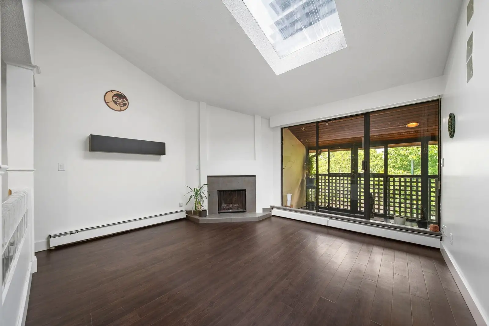 304 141 W 13TH STREET, North Vancouver BC V7M 1N5