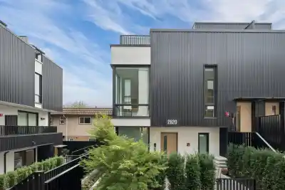 221 2820 NANAIMO STREET, Vancouver BC V5N 0E3
