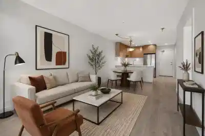 210 108 E 8TH STREET, North Vancouver BC V7L 0H1