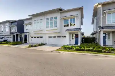 100 5311 ADMIRAL WAY, Delta BC V4K 0E2