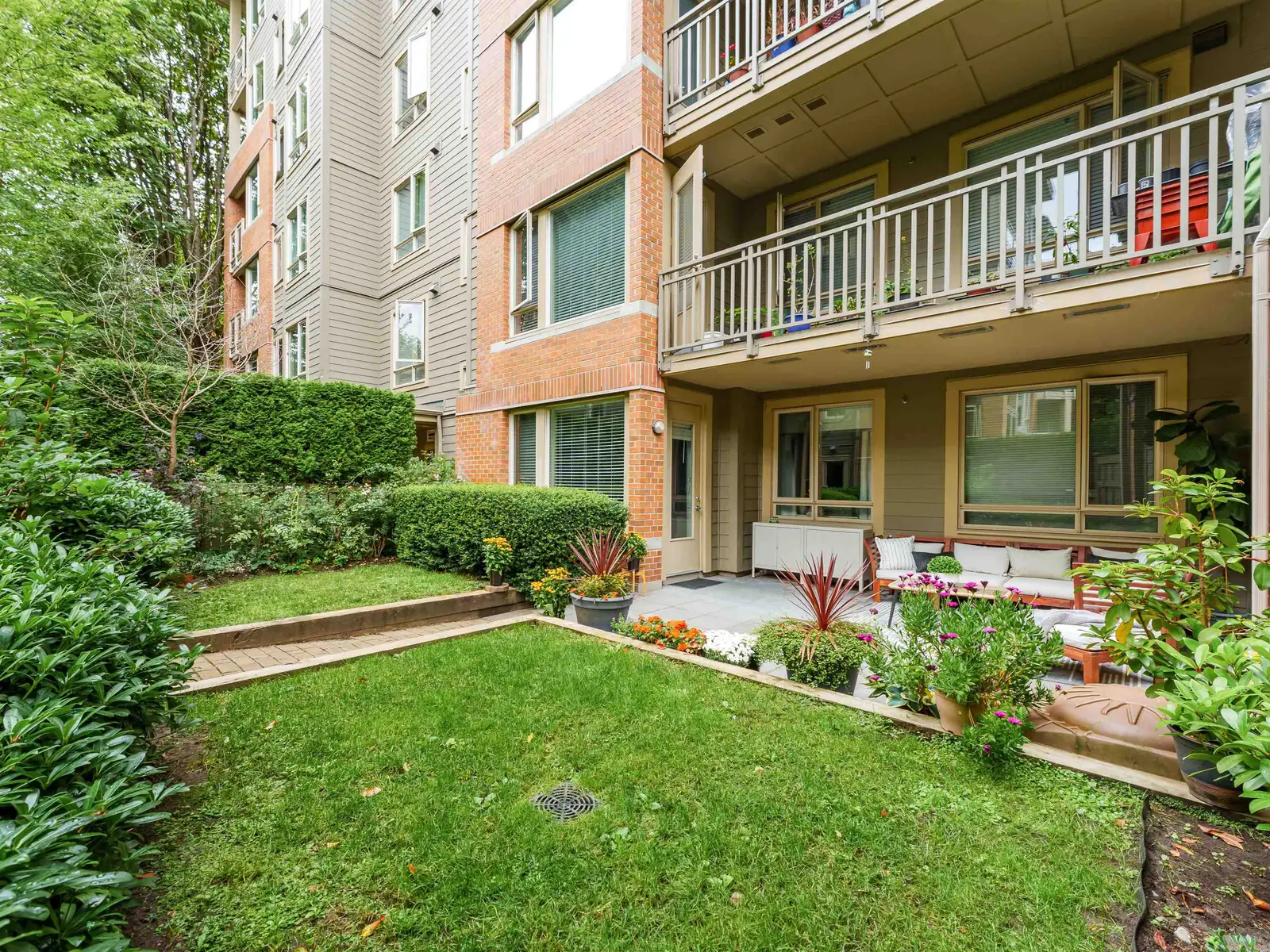 G11 139 W 22ND STREET, North Vancouver BC V7M 0B5