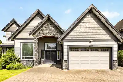 21833 51 AVENUE, Langley BC V3A 8P7