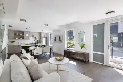 6829 CAMBIE STREET, Vancouver BC V6P 0M4