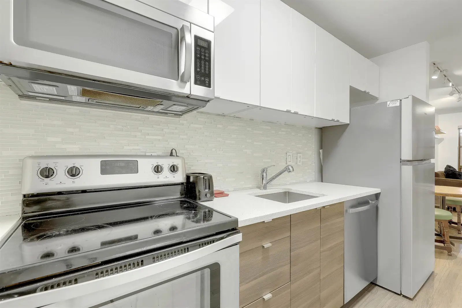 208 1106 PACIFIC ST STREET, Vancouver BC V6E 1T4