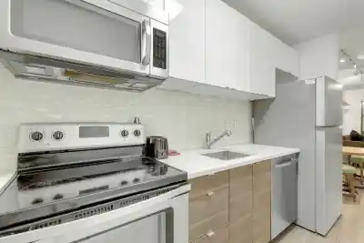 208 1106 PACIFIC ST STREET, Vancouver BC V6E 1T4