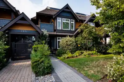 2 263 E 5TH STREET, North Vancouver BC V7L 1L8