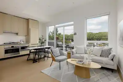 210 2235 E BROADWAY, Vancouver BC V5N 0J5