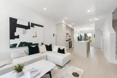885 W 33RD AVENUE, Vancouver BC V5Z 2K5