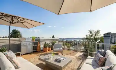 416 ST. GEORGES AVENUE, North Vancouver BC V7L 3H1